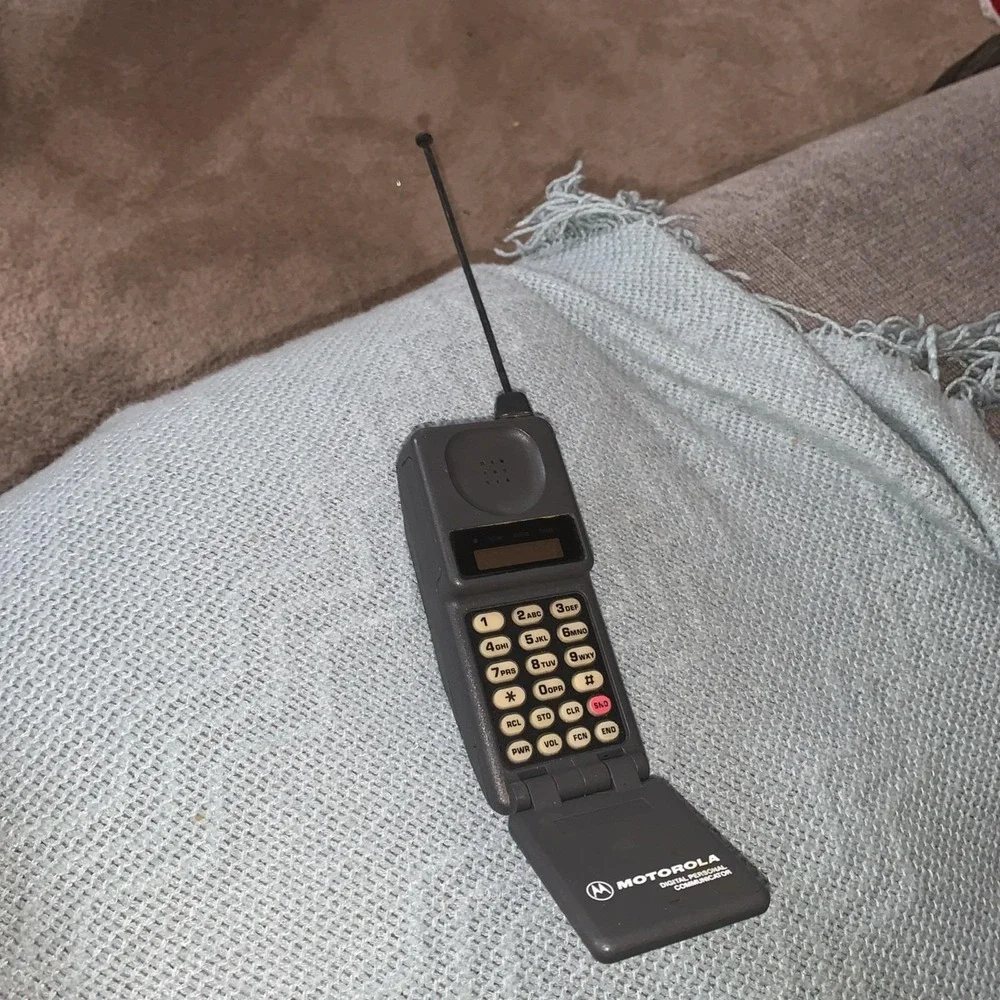 Vintage Motorola Southern Bell Flip Phone 1990